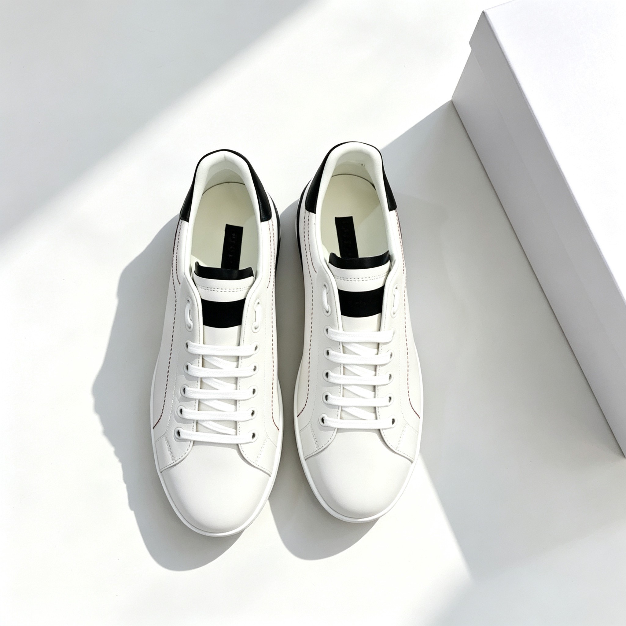 ホワイトスポーツカジュアルスケートスニーカーメンズ新しい韓国 - Men Fashion Korean Style のレビューと価格